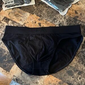 LANVIBUM MEN’S ATHLETIC BRIEFS - Size L in color black